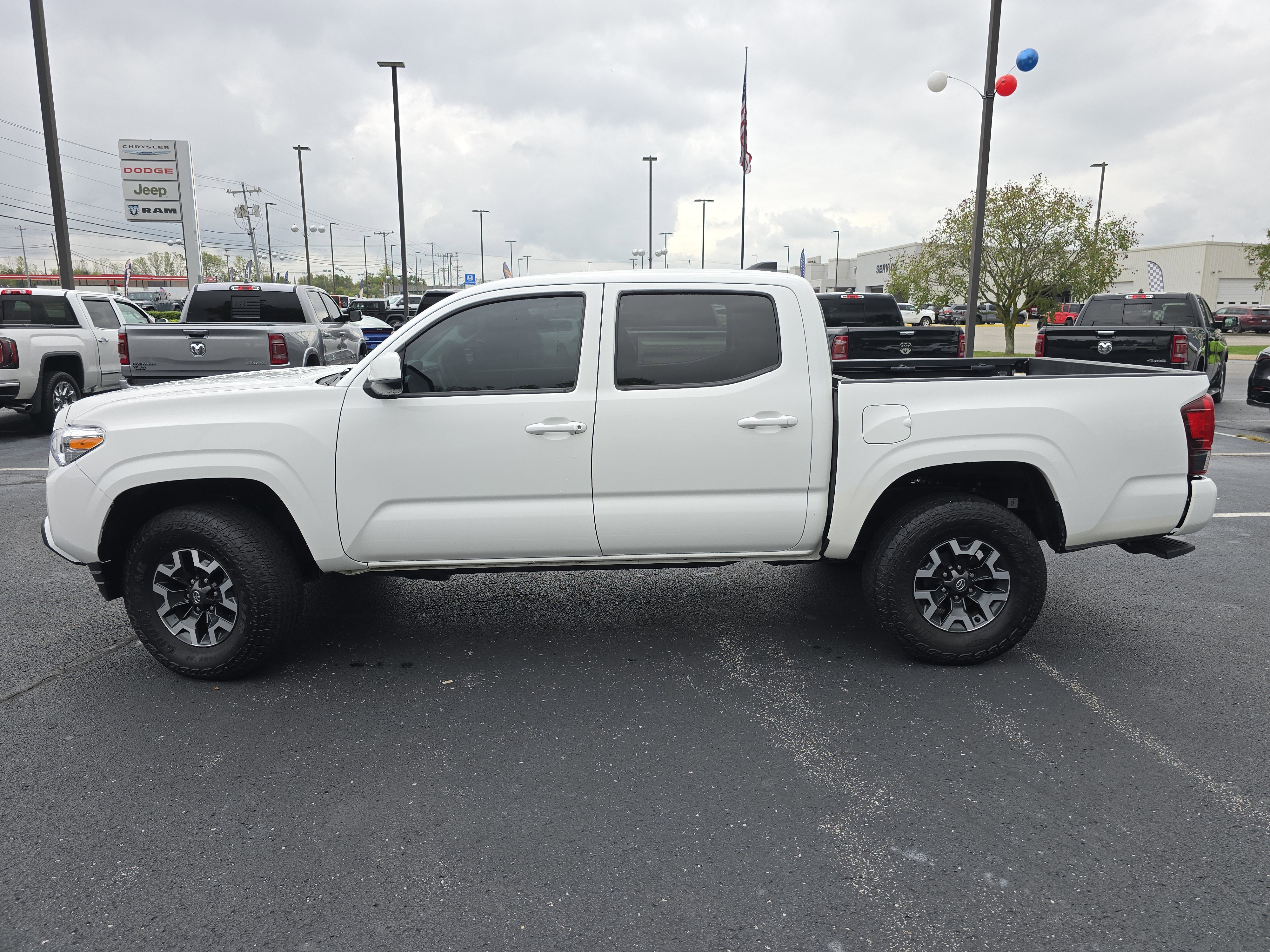 Used 2023 Toyota Tacoma SR image 15