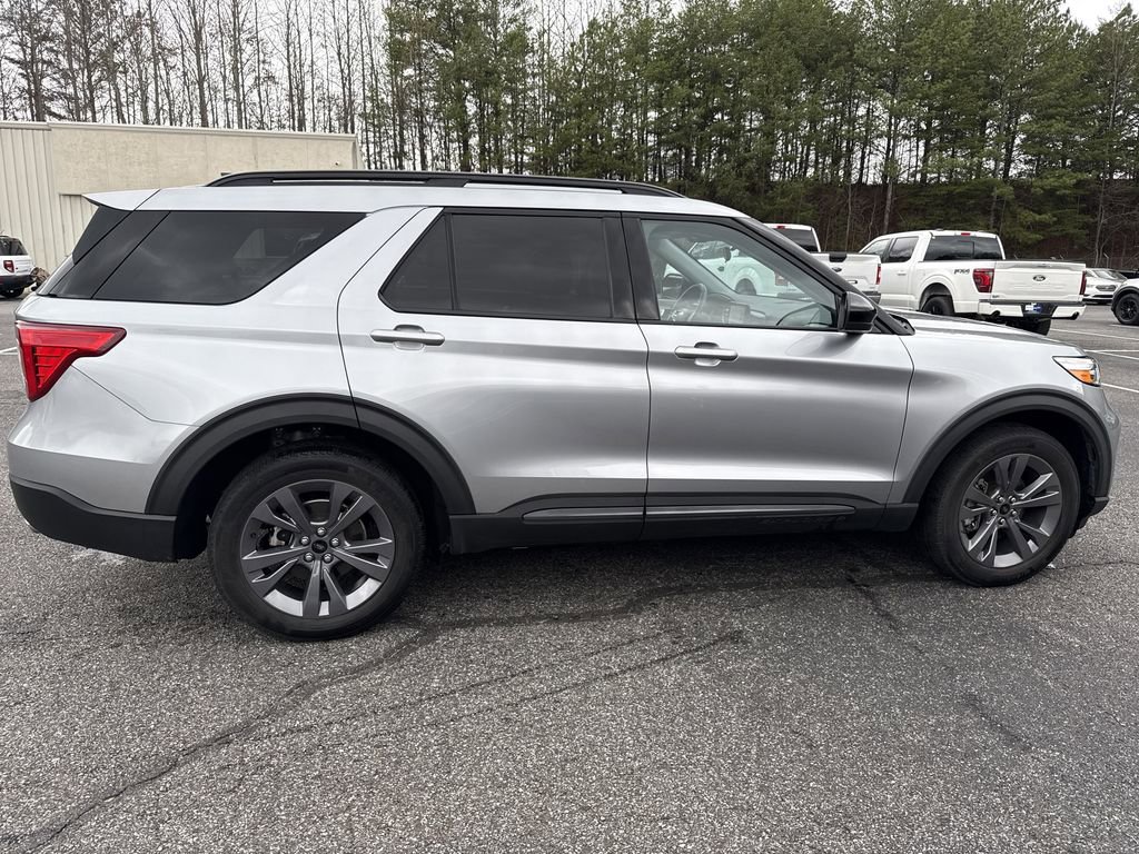 Used 2022 Ford Explorer XLT w/ Equipment Group 202A image 8