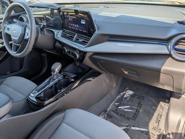 Used 2025 Chevrolet Trax LT FWD image 20