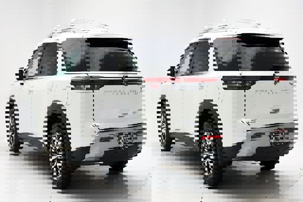 Used 2024 Nissan Pathfinder SL AWD/4WD image 6