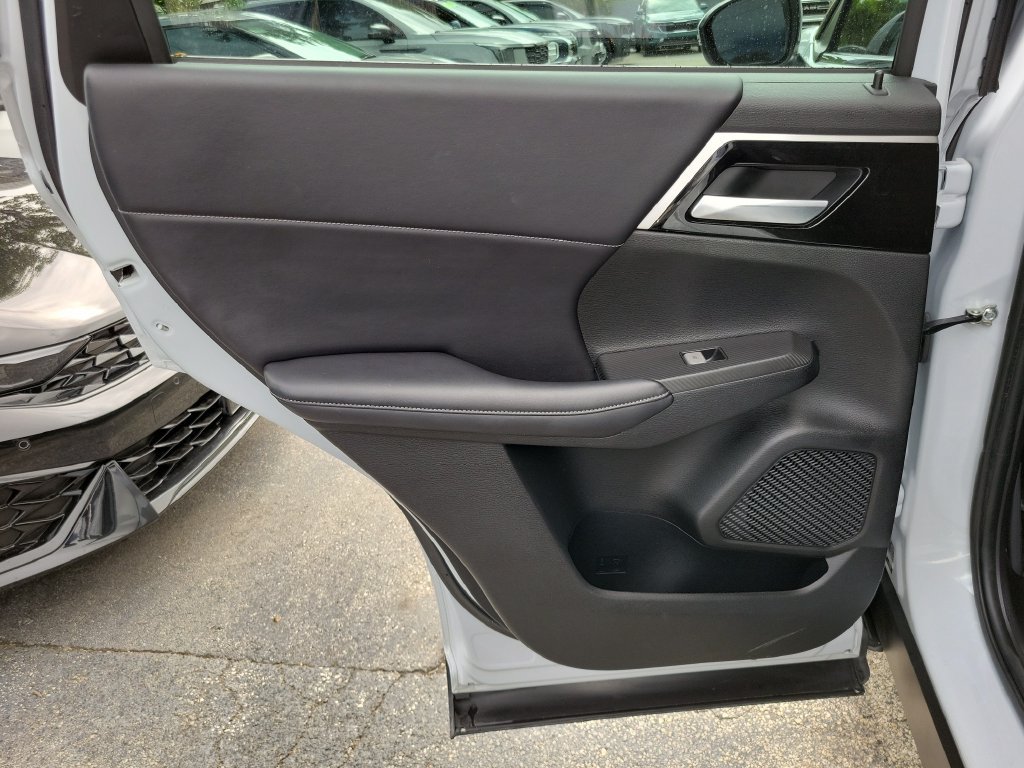 Used 2023 Mitsubishi Outlander SE FWD image 14