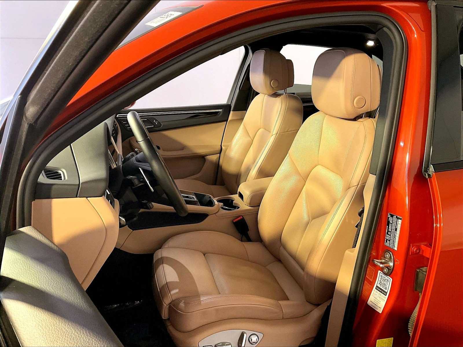Certified 2023 Porsche Macan AWD/4WD image 5
