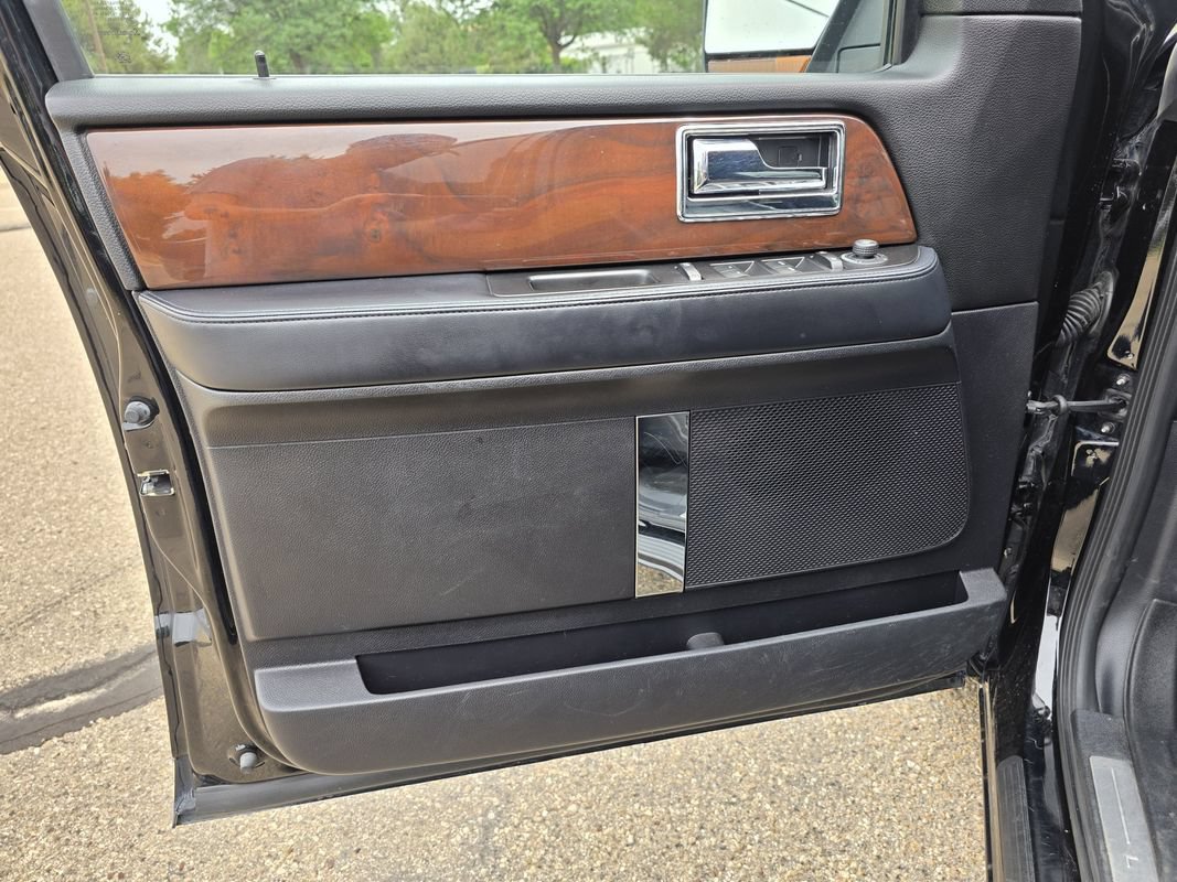 Used 2017 Lincoln Navigator L Select AWD/4WD image 13