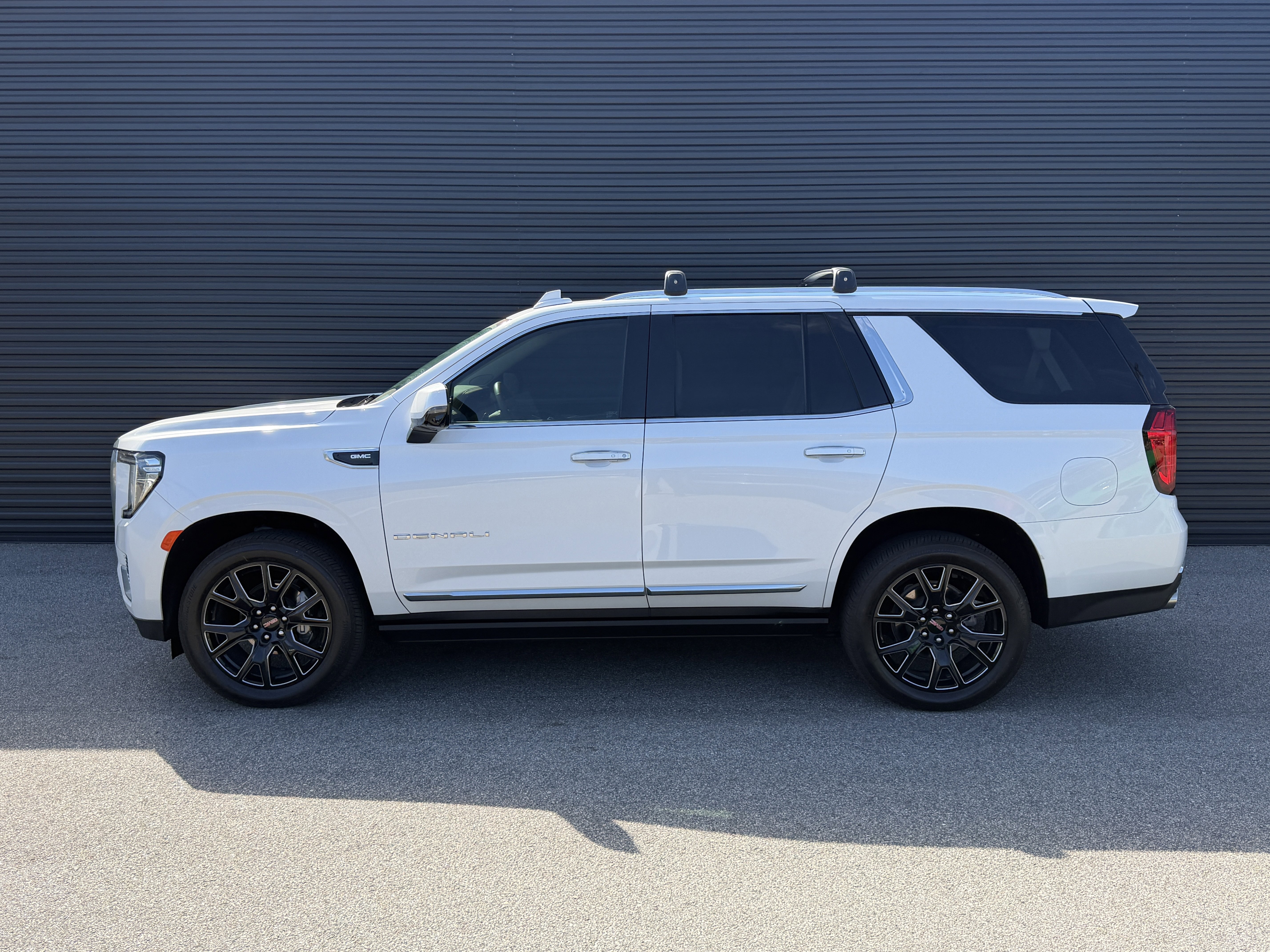 Used 2024 GMC Yukon Denali image 2