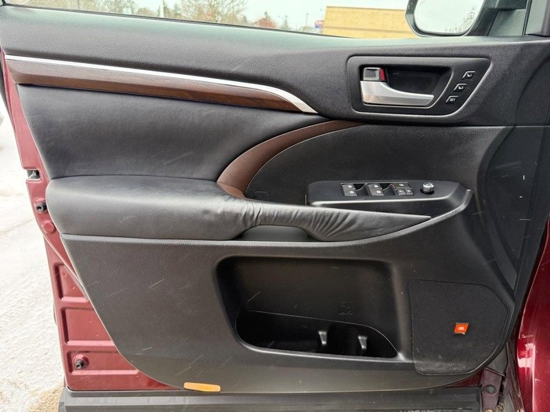 Used 2015 Toyota Highlander Limited Platinum image 21