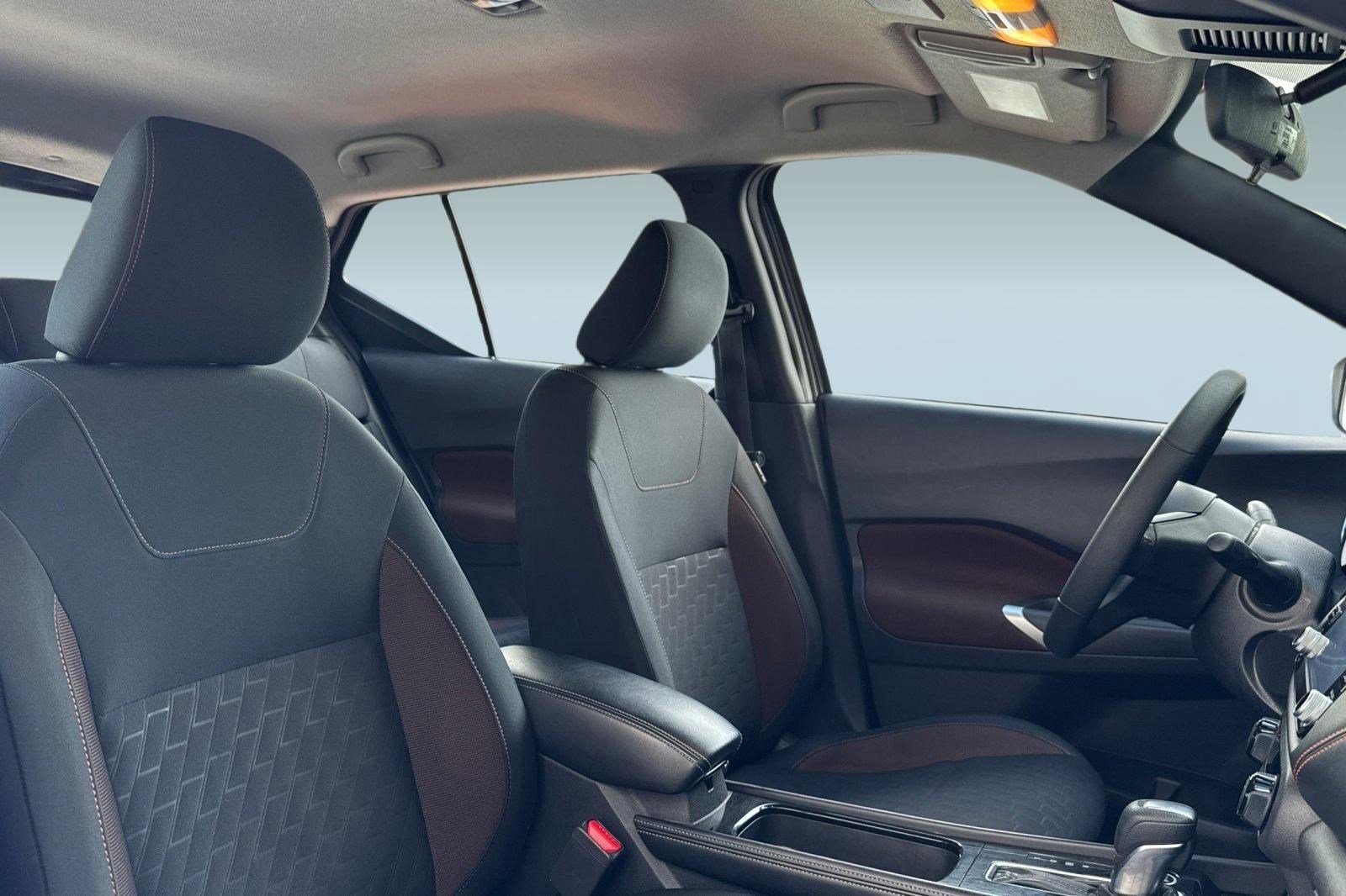 Used 2024 Nissan Kicks SR image 30