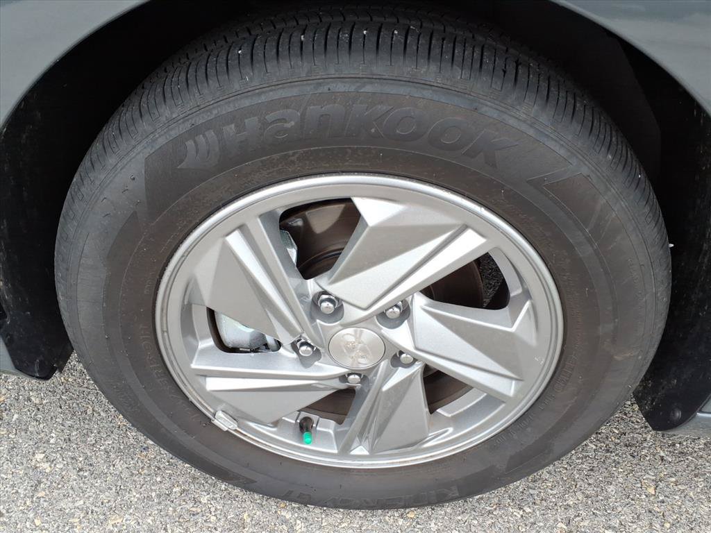 Used 2026 Hyundai Elantra SE FWD image 9