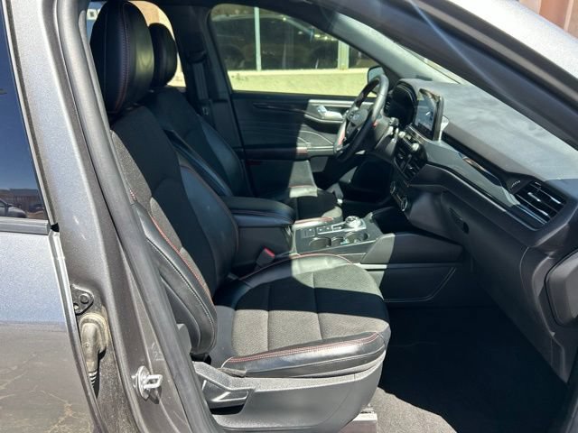 Used 2025 Ford Escape ST-Line w/ Equipment Group 301A FWD image 7