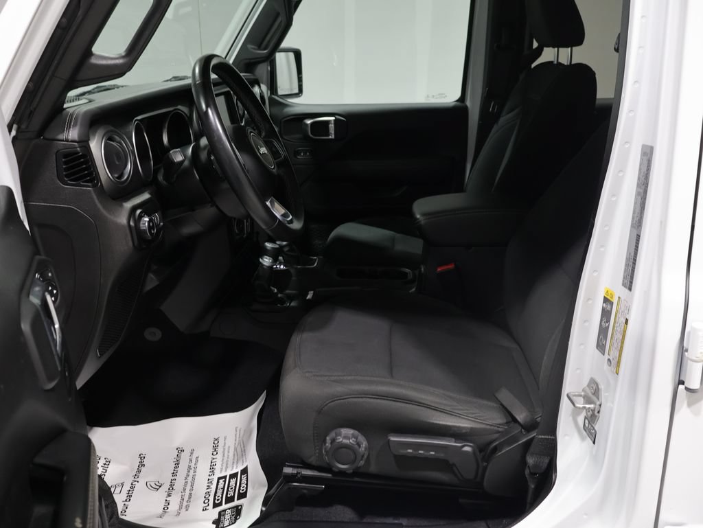 Used 2021 Jeep Gladiator Overland AWD/4WD image 9