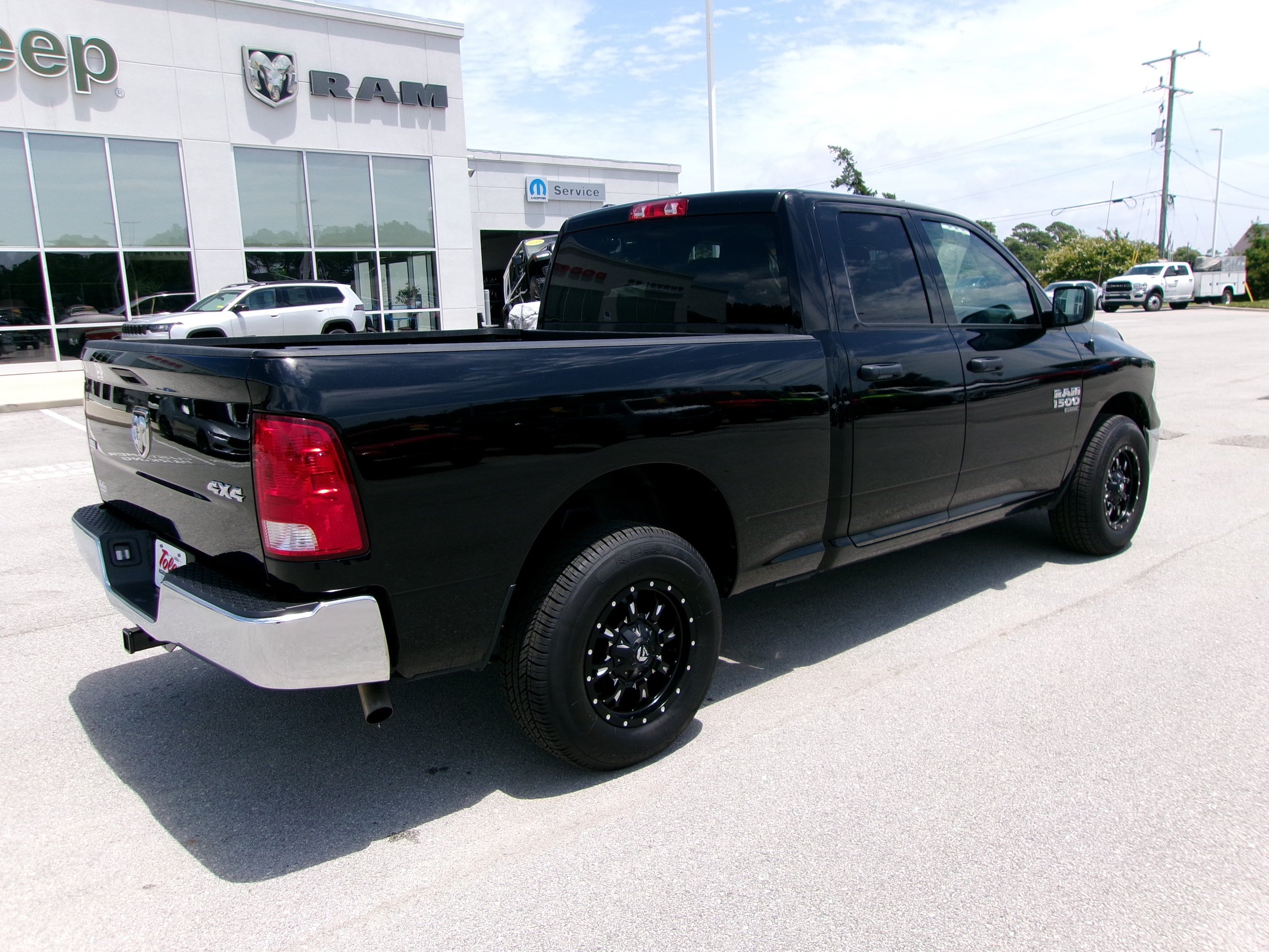 Used 2024 RAM 1500 Classic SLT AWD/4WD image 4