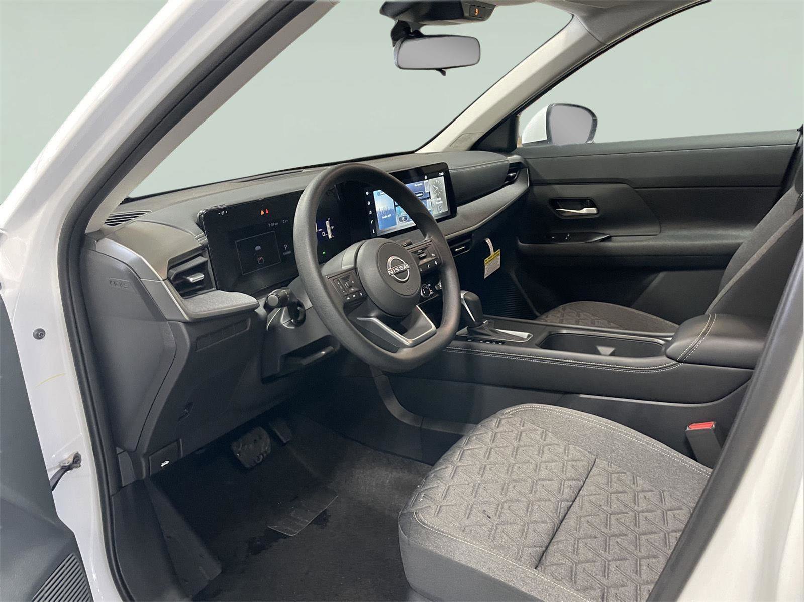 Used 2025 Nissan Kicks SV image 12