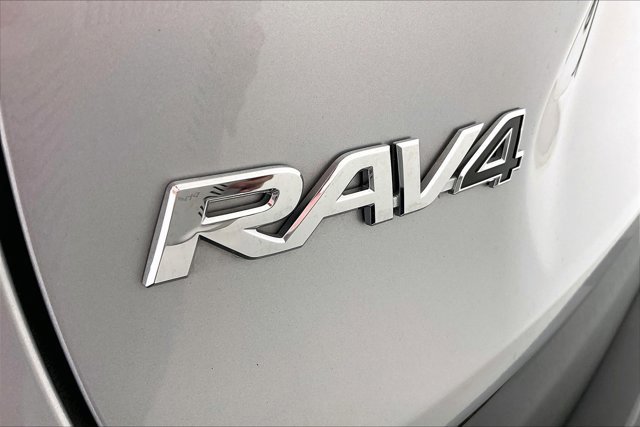Used 2022 Toyota RAV4 XLE image 32