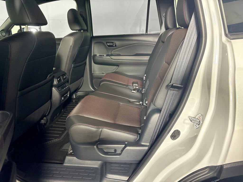 Certified 2024 Honda Passport Black Edition image 22