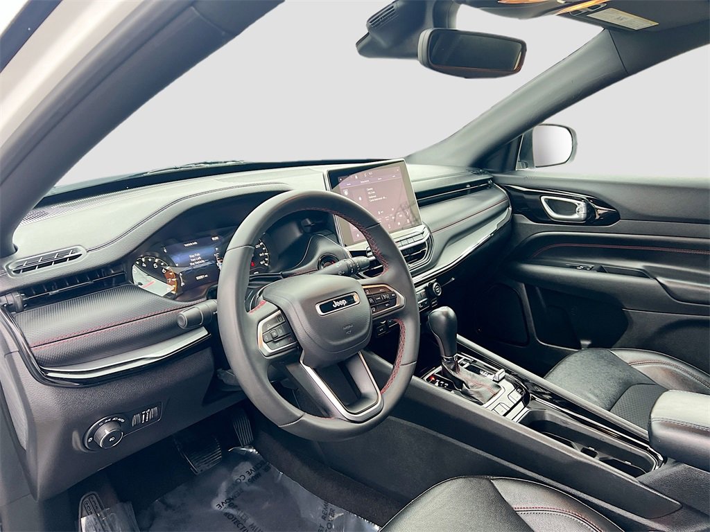 Used 2024 Jeep Compass Trailhawk image 9