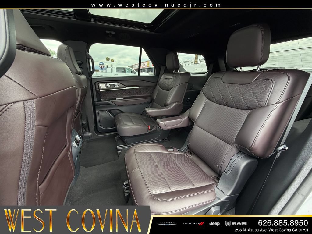 Used 2025 Ford Explorer Platinum w/ LUX Leather Package AWD/4WD image 23