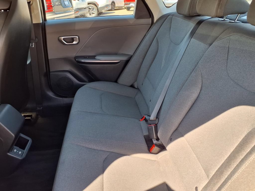 Used 2025 Kia K4 FWD image 25