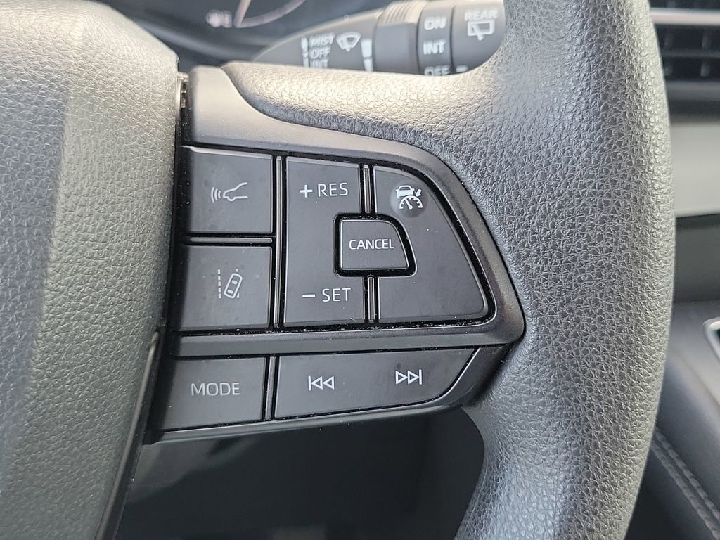 Certified 2025 Toyota Sienna LE image 26