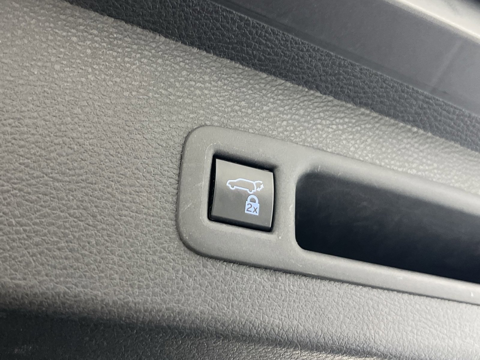 Used 2023 Toyota Sienna XLE Woodland Edition AWD/4WD image 29