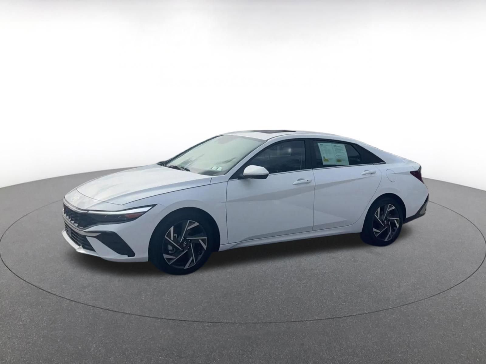 Used 2025 Hyundai Elantra SEL FWD image 8