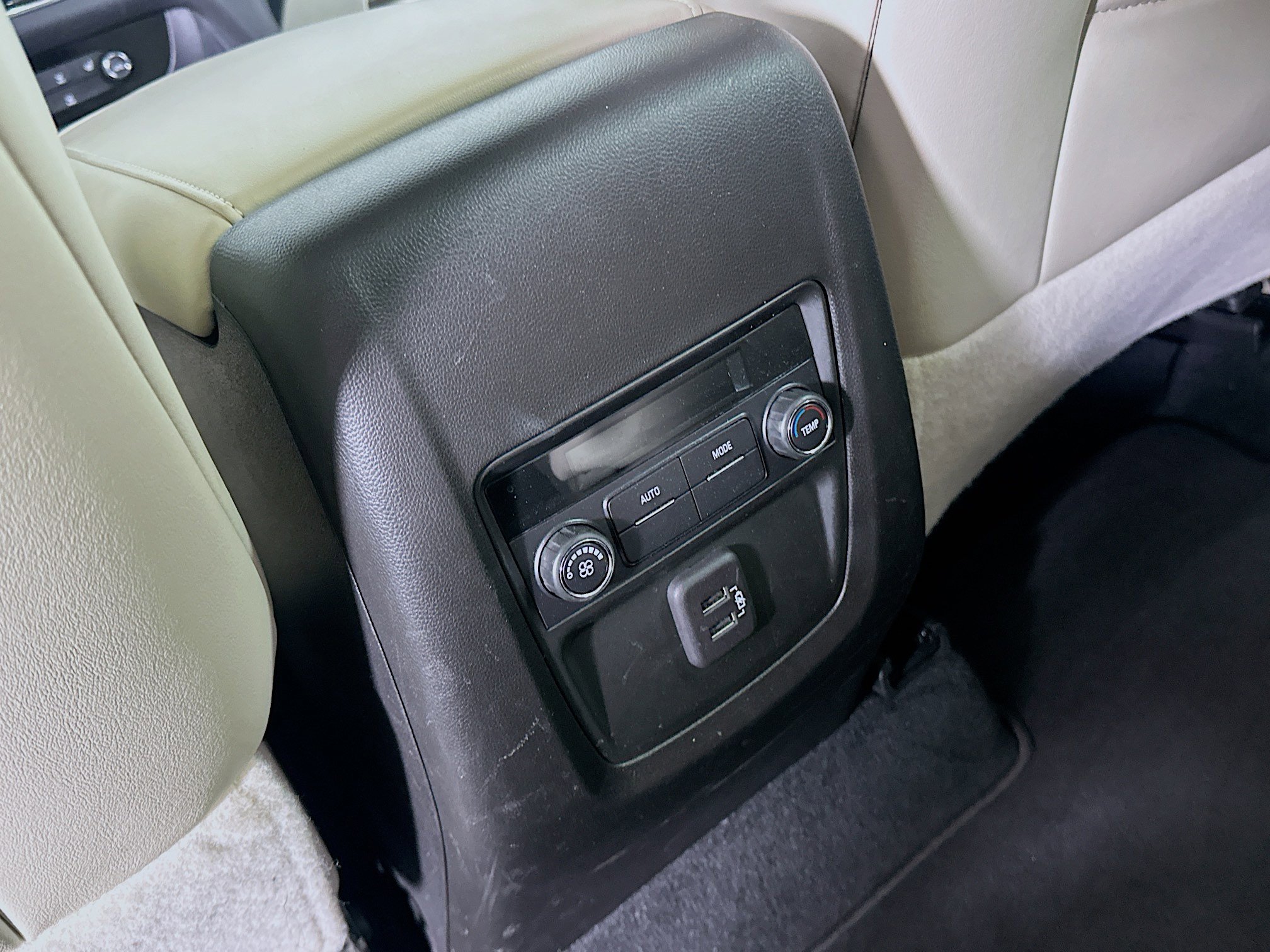 Used 2024 Buick Enclave Essence w/ Technology Package image 26