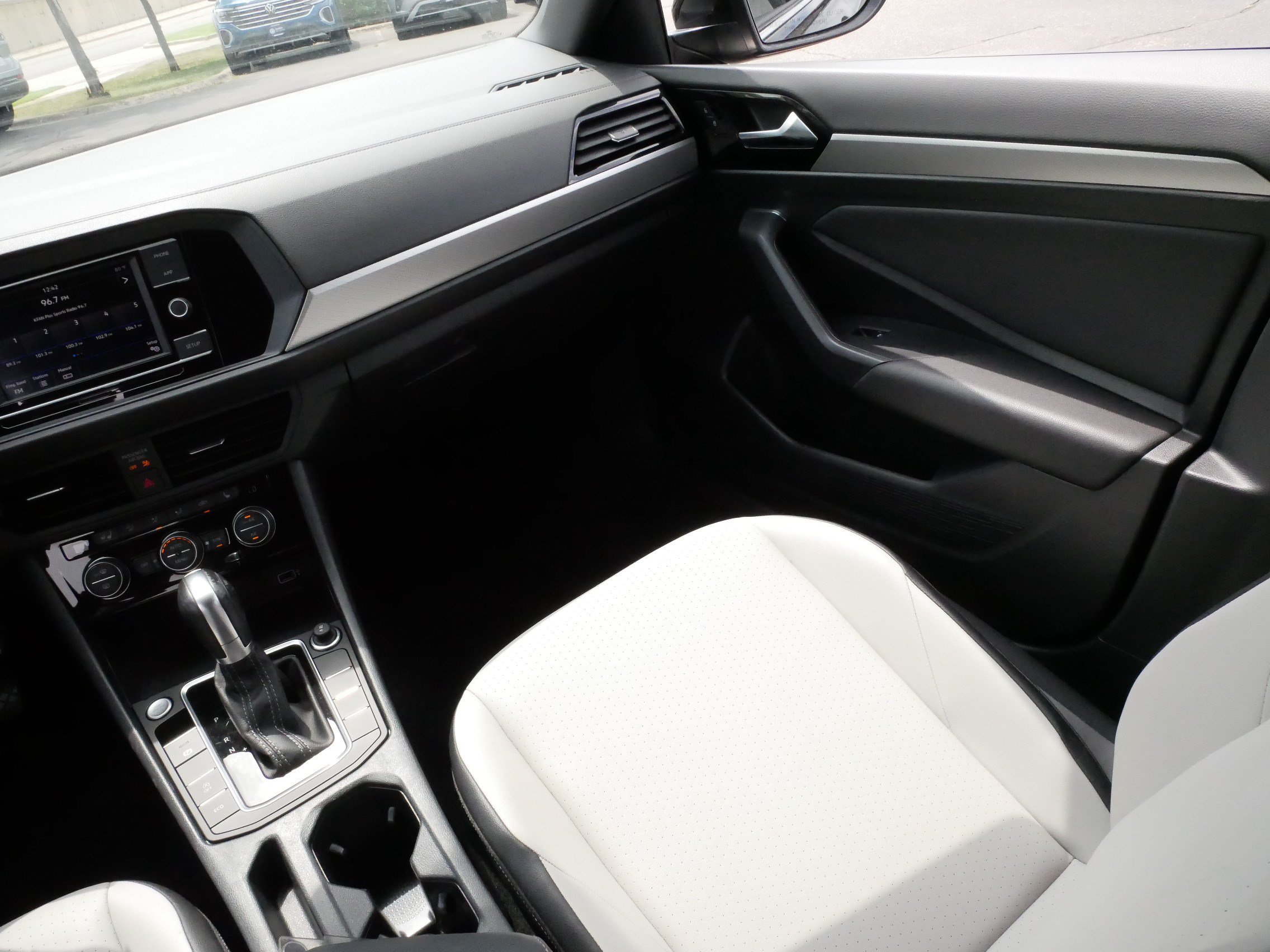 Used 2019 Volkswagen Jetta R-Line w/ R-Line Cold Weather Package FWD image 11