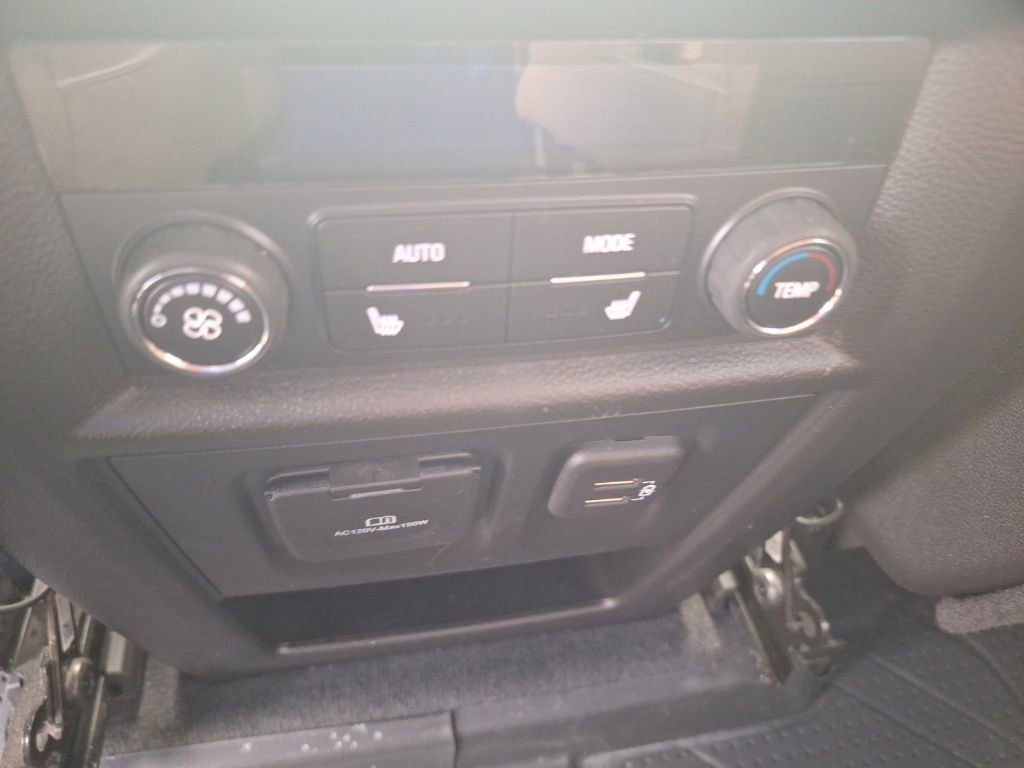 Used 2023 Chevrolet Traverse Premier image 20