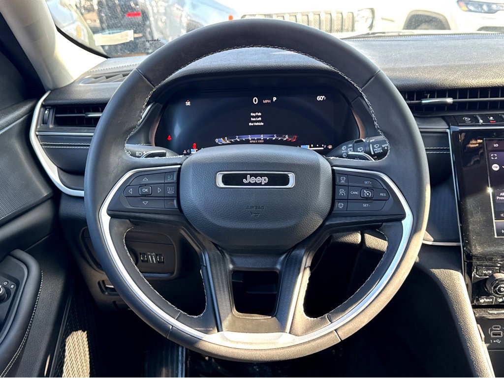 Used 2023 Jeep Grand Cherokee Laredo image 14