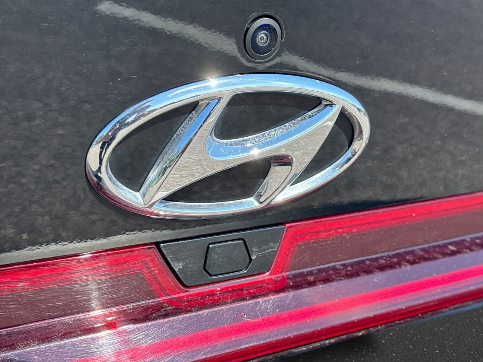 Used 2022 Hyundai Elantra SEL w/ Convenience + Premium Package FWD image 18