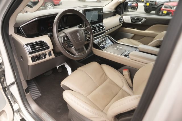 Used 2023 Lincoln Navigator L Reserve image 7
