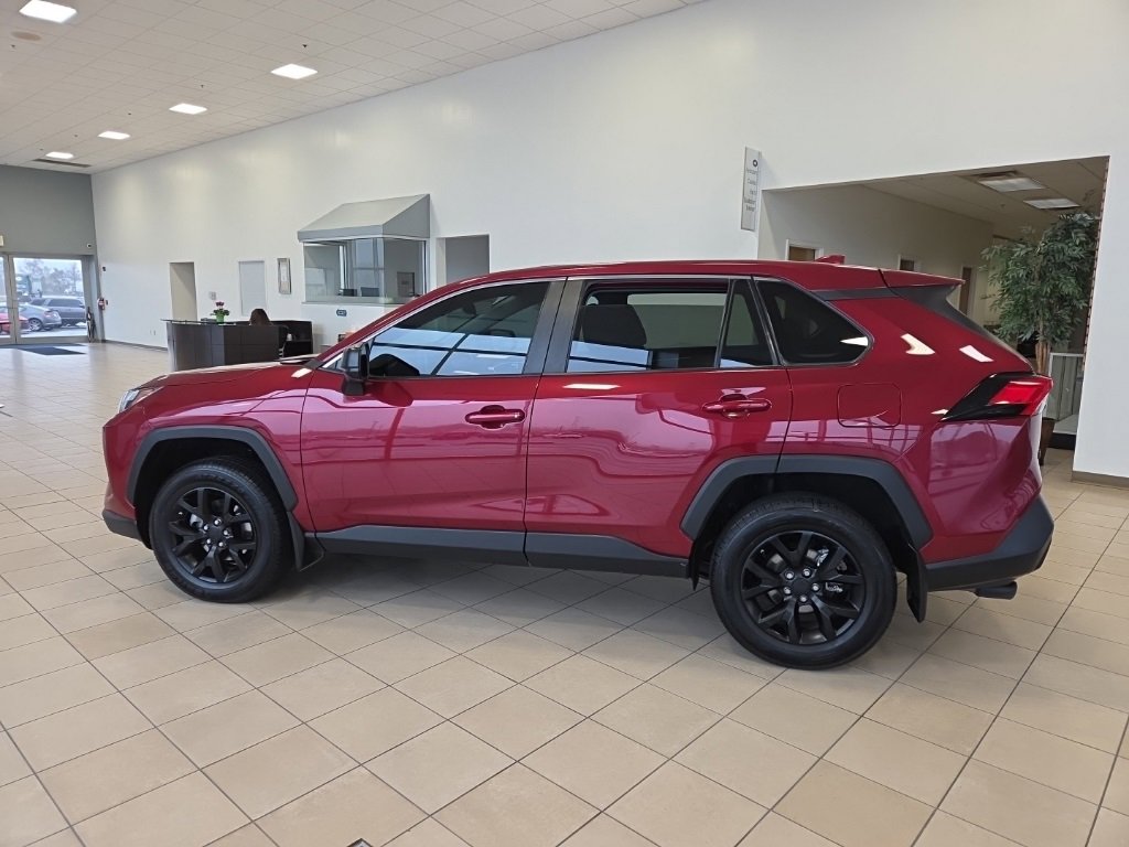 Used 2024 Toyota RAV4 LE image 9