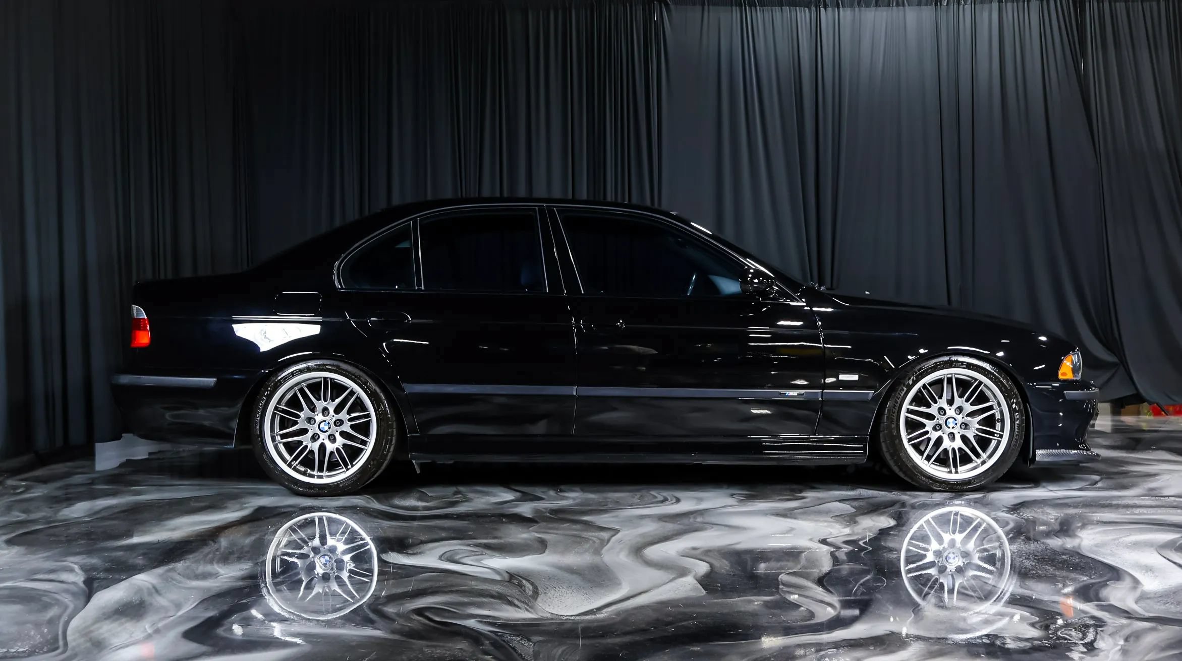 Used 2002 BMW M5 RWD image 2