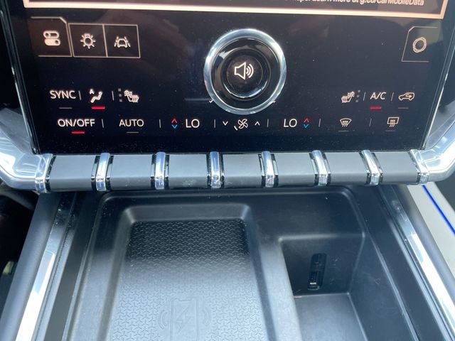 Used 2025 GMC Acadia Elevation image 25