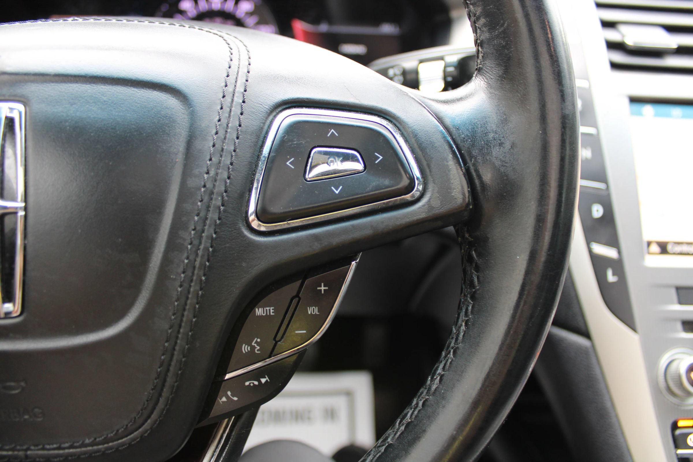 Used 2018 Lincoln MKZ Reserve FWD image 10