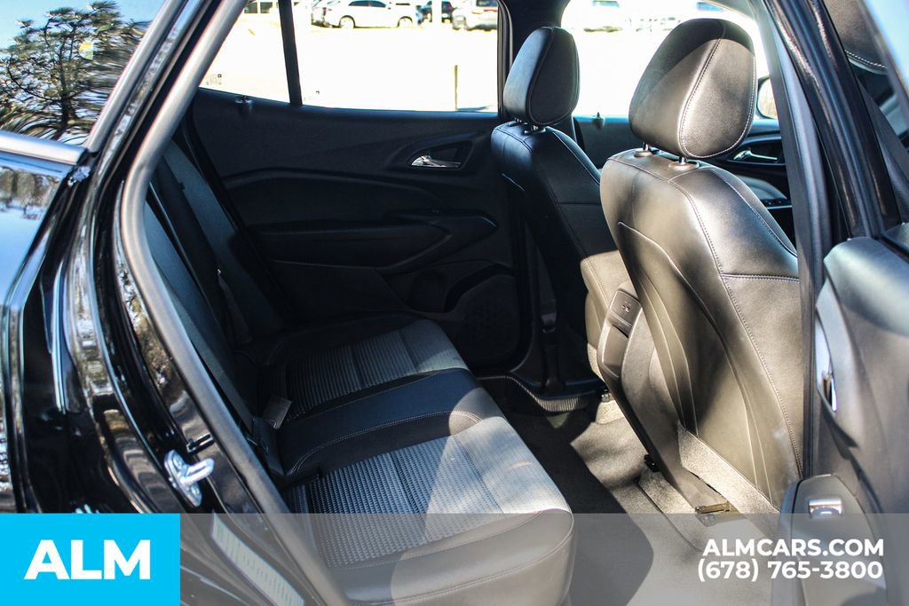 Used 2025 Chevrolet Trax LT w/ LT Convenience Package image 19