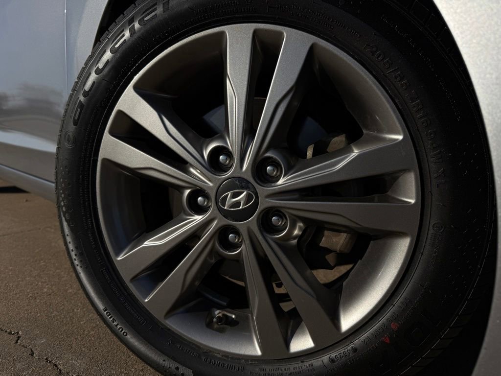 Used 2017 Hyundai Elantra SE image 9