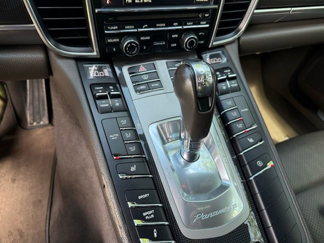 Used 2015 Porsche Panamera 4S image 27