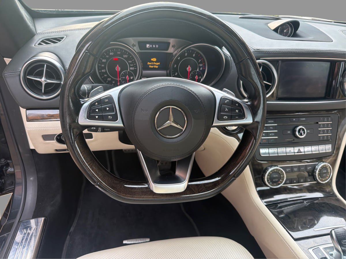 Used 2017 Mercedes-Benz SL 550 image 31