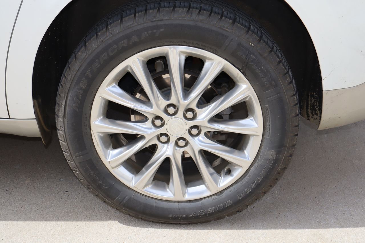 Used 2021 Buick Enclave Premium w/ Sun and Sites Package image 30