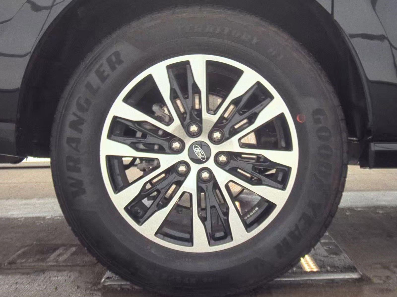 Used 2025 Ford Expedition Max Platinum image 22