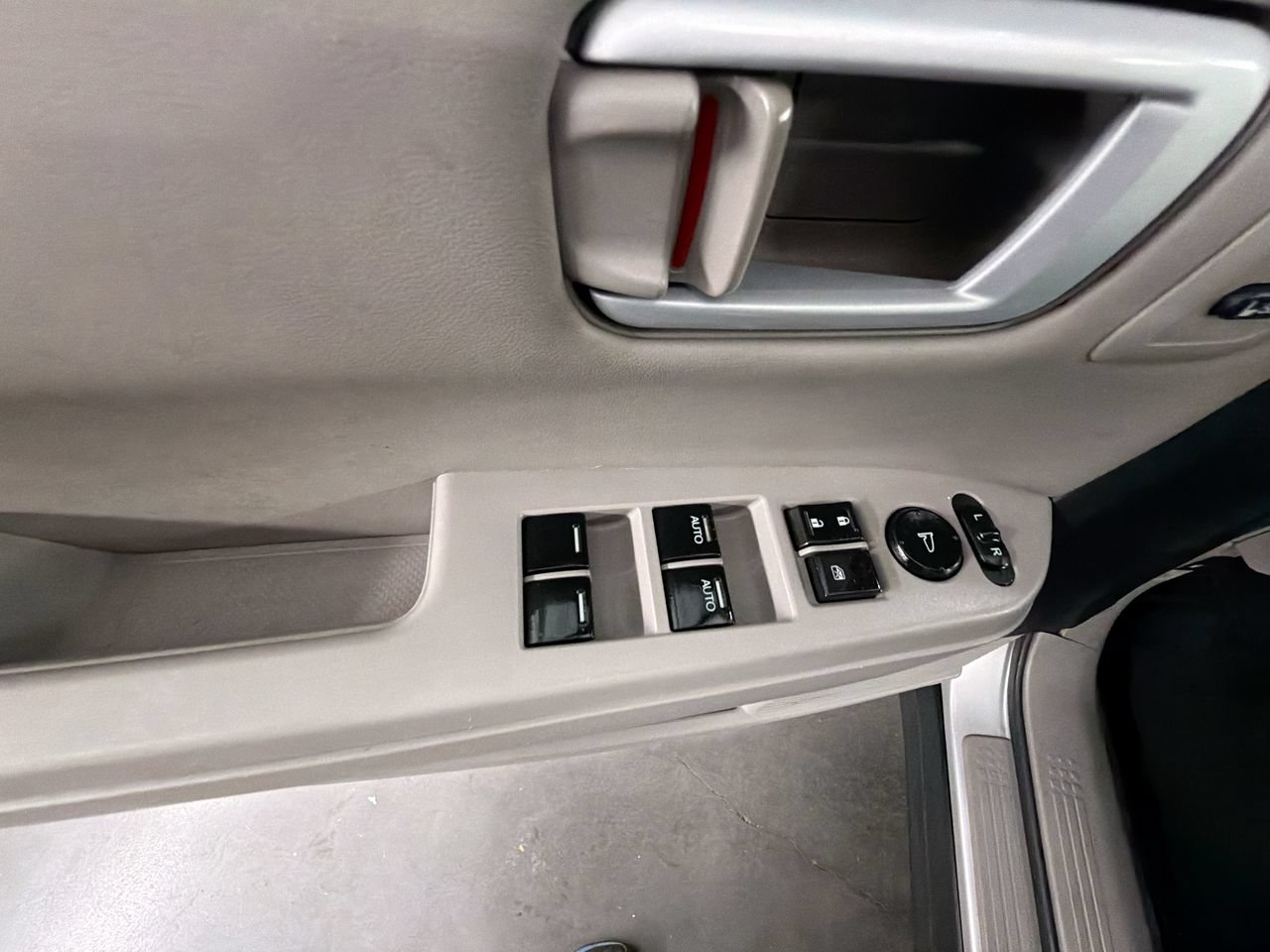 Used 2015 Honda Pilot Touring image 23