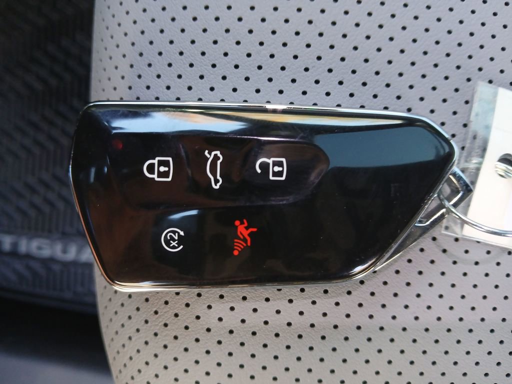 New 2026 Volkswagen Tiguan SE R-Line image 28