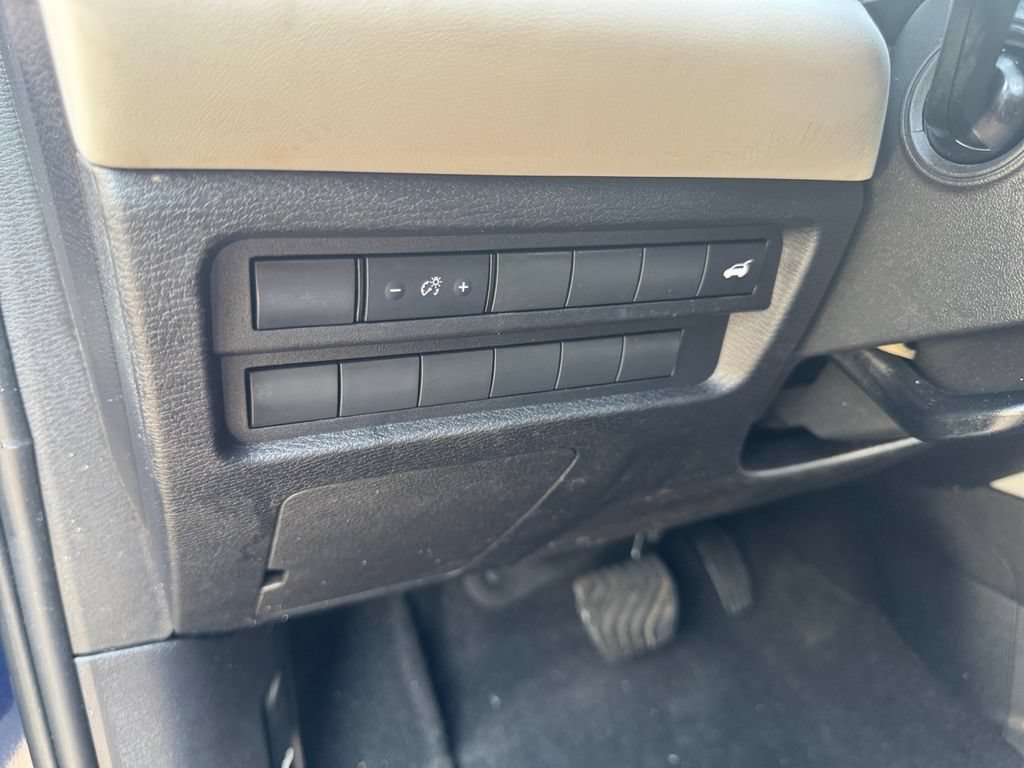 Used 2025 Mitsubishi Outlander AWD image 26