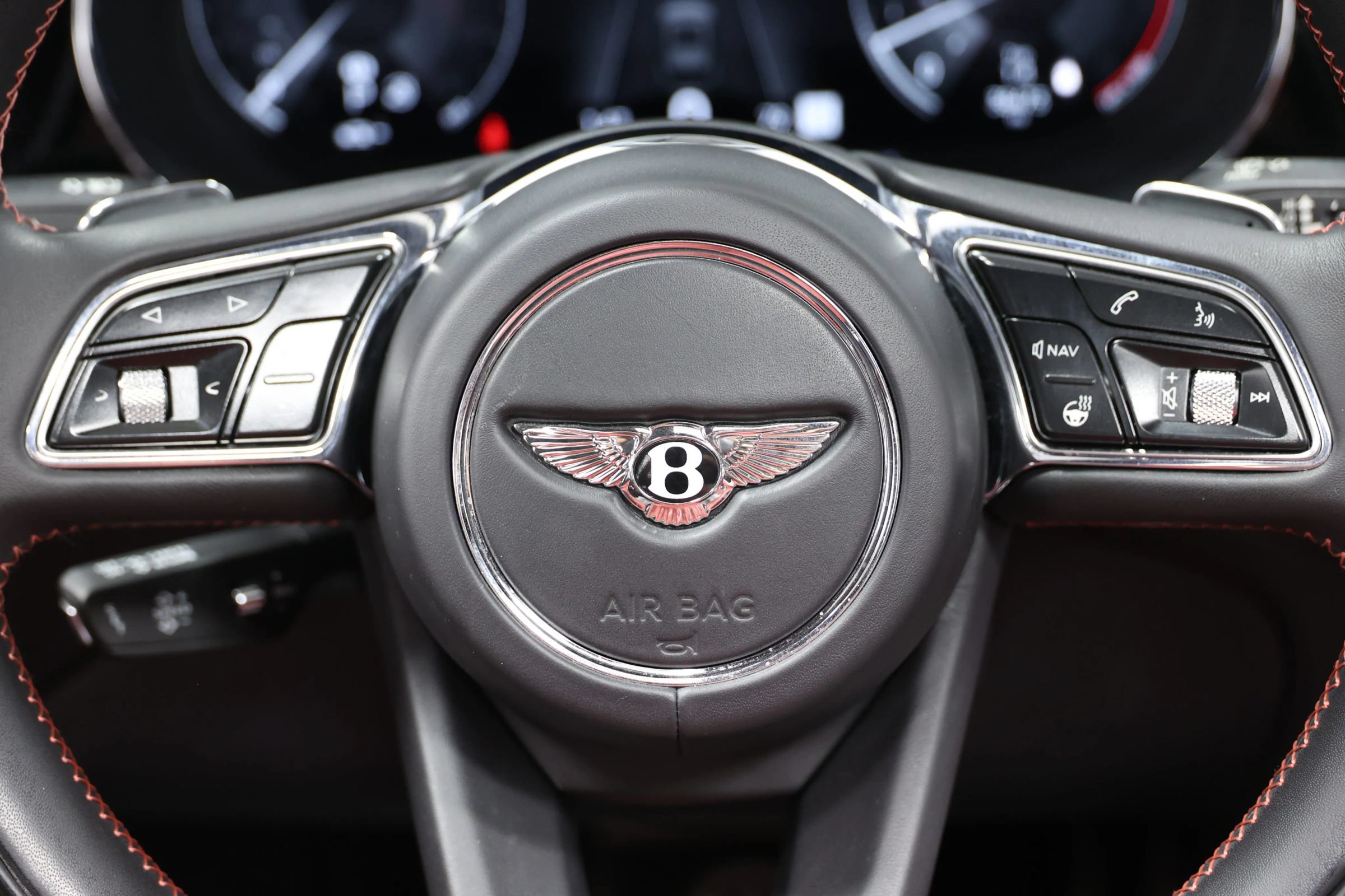 Used 2022 Bentley Bentayga AWD/4WD image 28