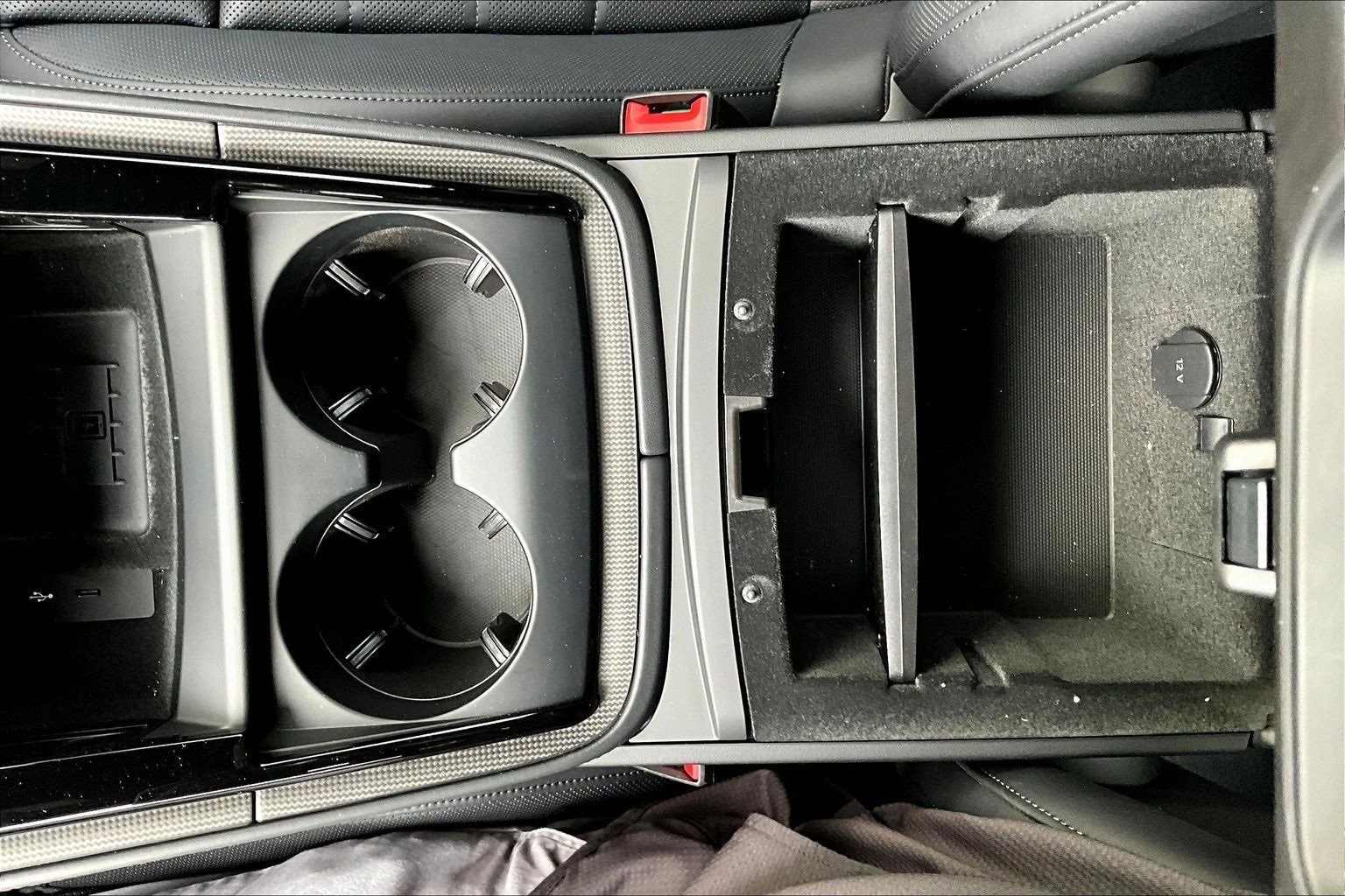 Used 2025 Porsche Panamera 4 image 32