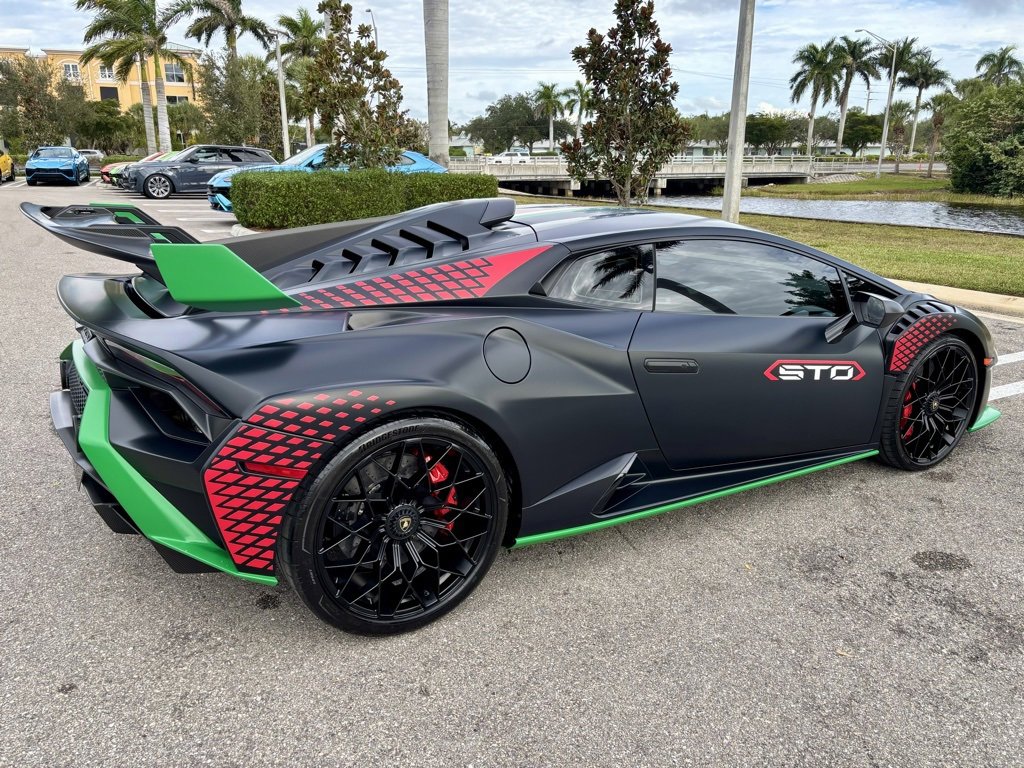 Used 2022 Lamborghini Huracan STO image 5