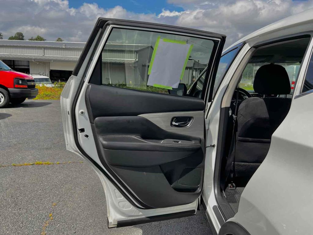 Used 2018 Nissan Murano S image 15