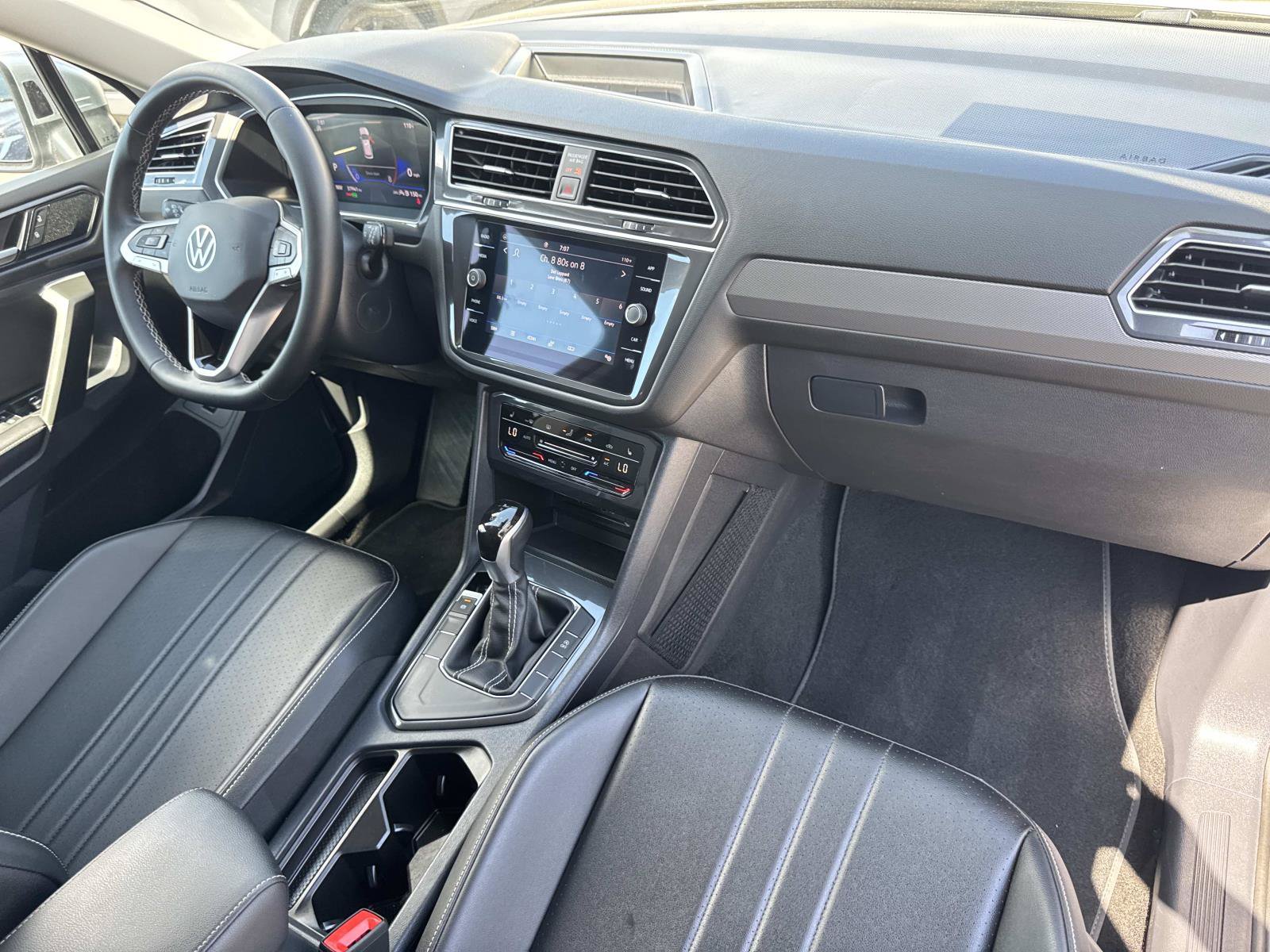 Certified 2024 Volkswagen Tiguan SE FWD image 33
