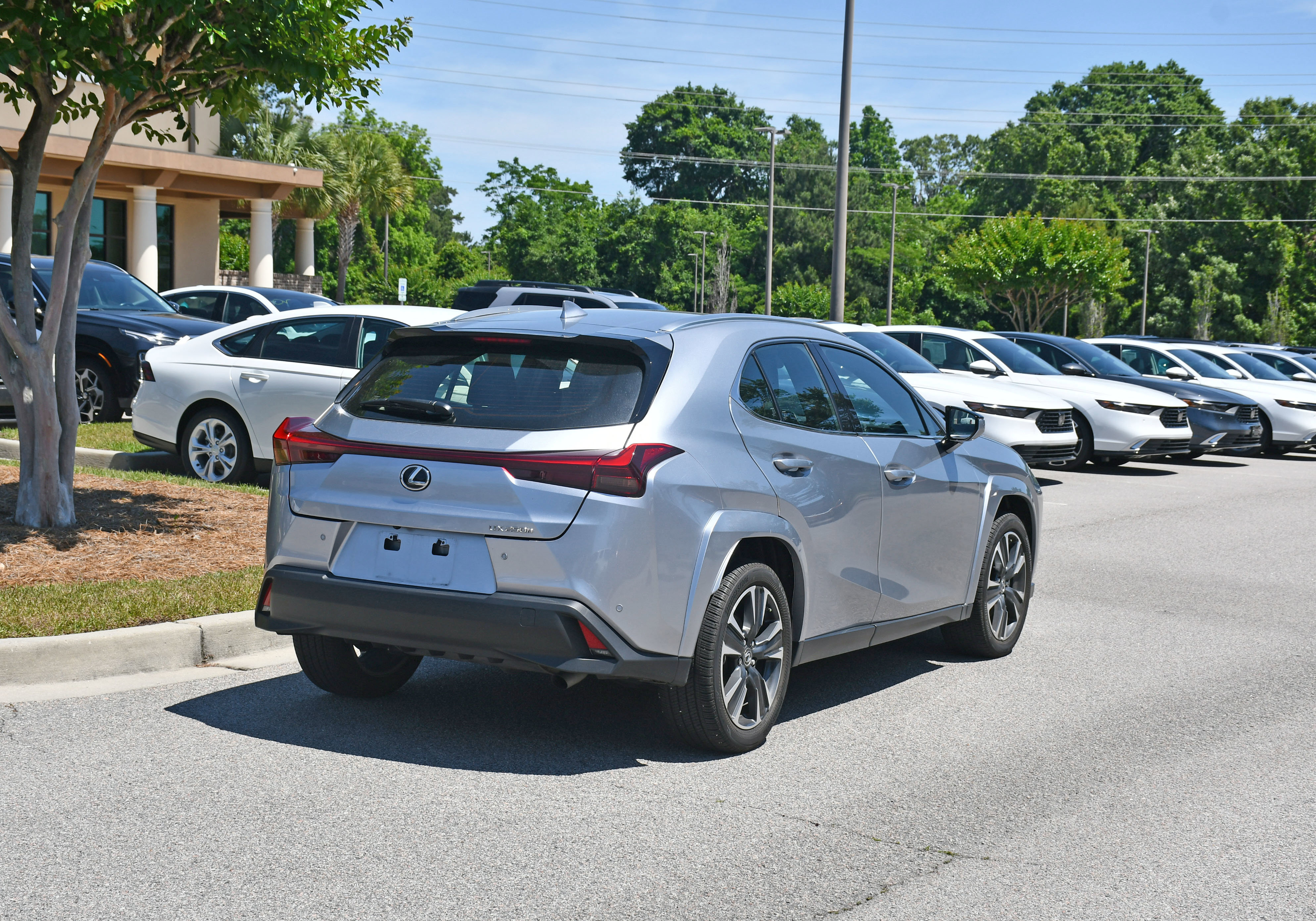 Used 2023 Lexus UX 250h FWD w/ Accessory Package (Z1) image 4