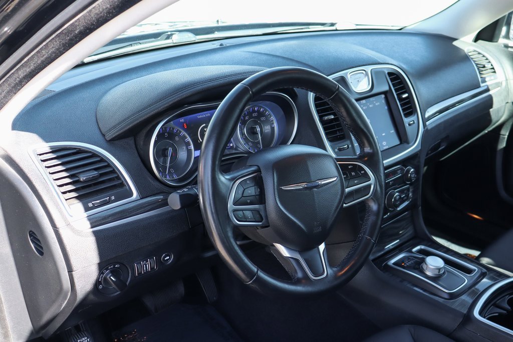 Used 2022 Chrysler 300 Touring image 18