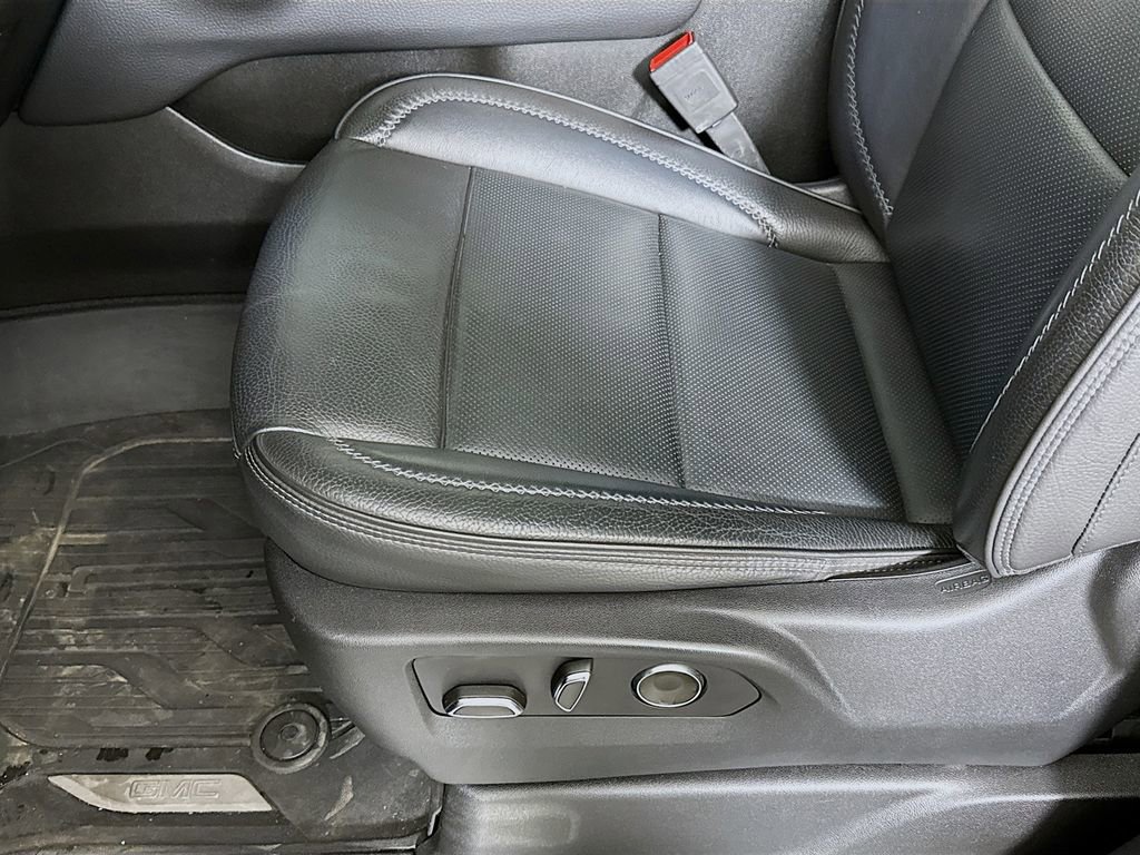 Used 2021 GMC Yukon Denali w/ Denali Premium Package image 20